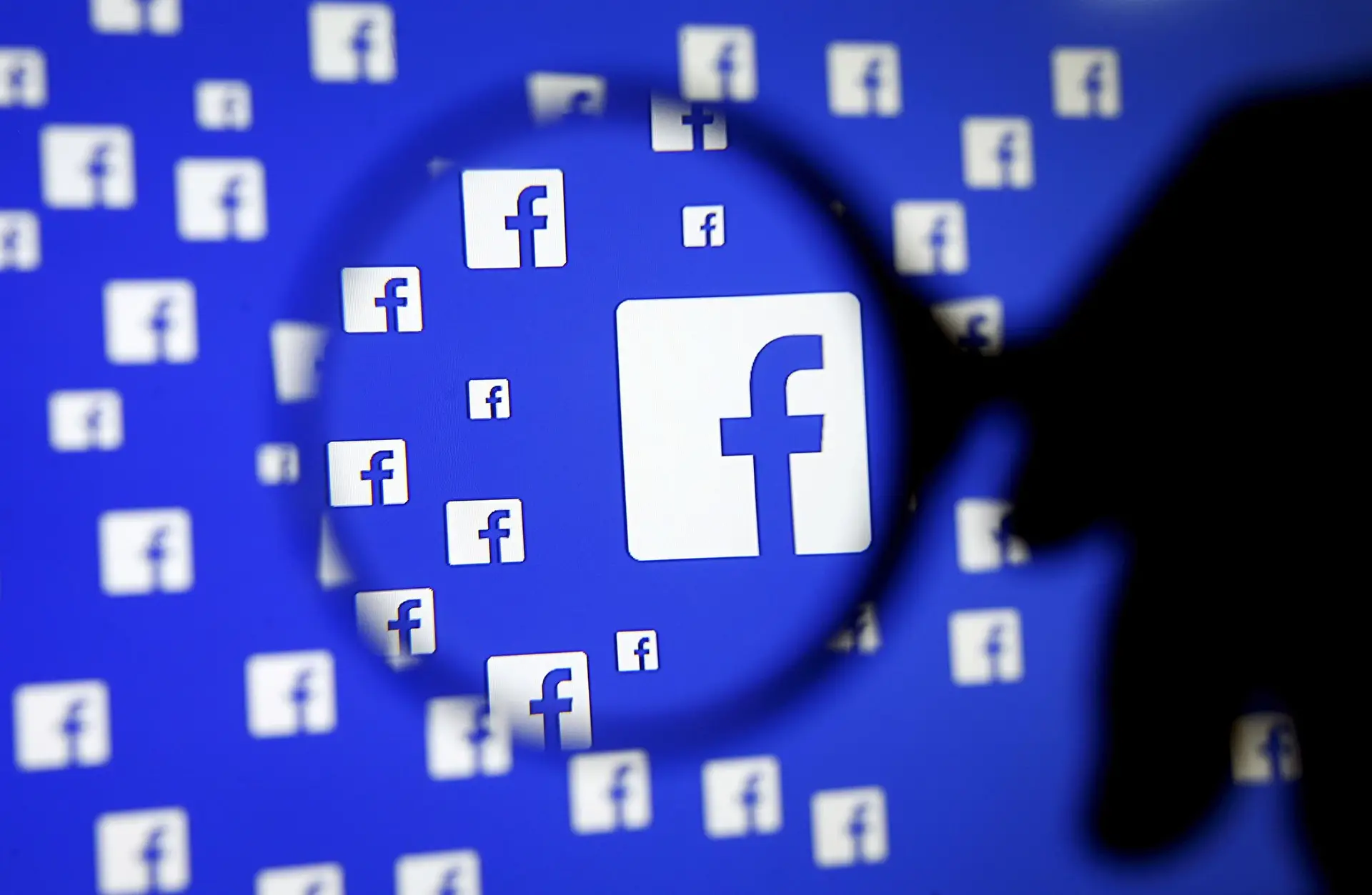 Quem ameaça a democracia? O Facebook ou os seus utilizadores?