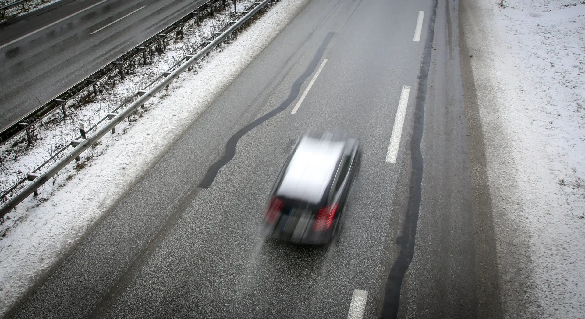 Trânsito na A7 junto a Schuby, no dia 12 de fevereiro quando caiu um nevão naquela zona alemã
