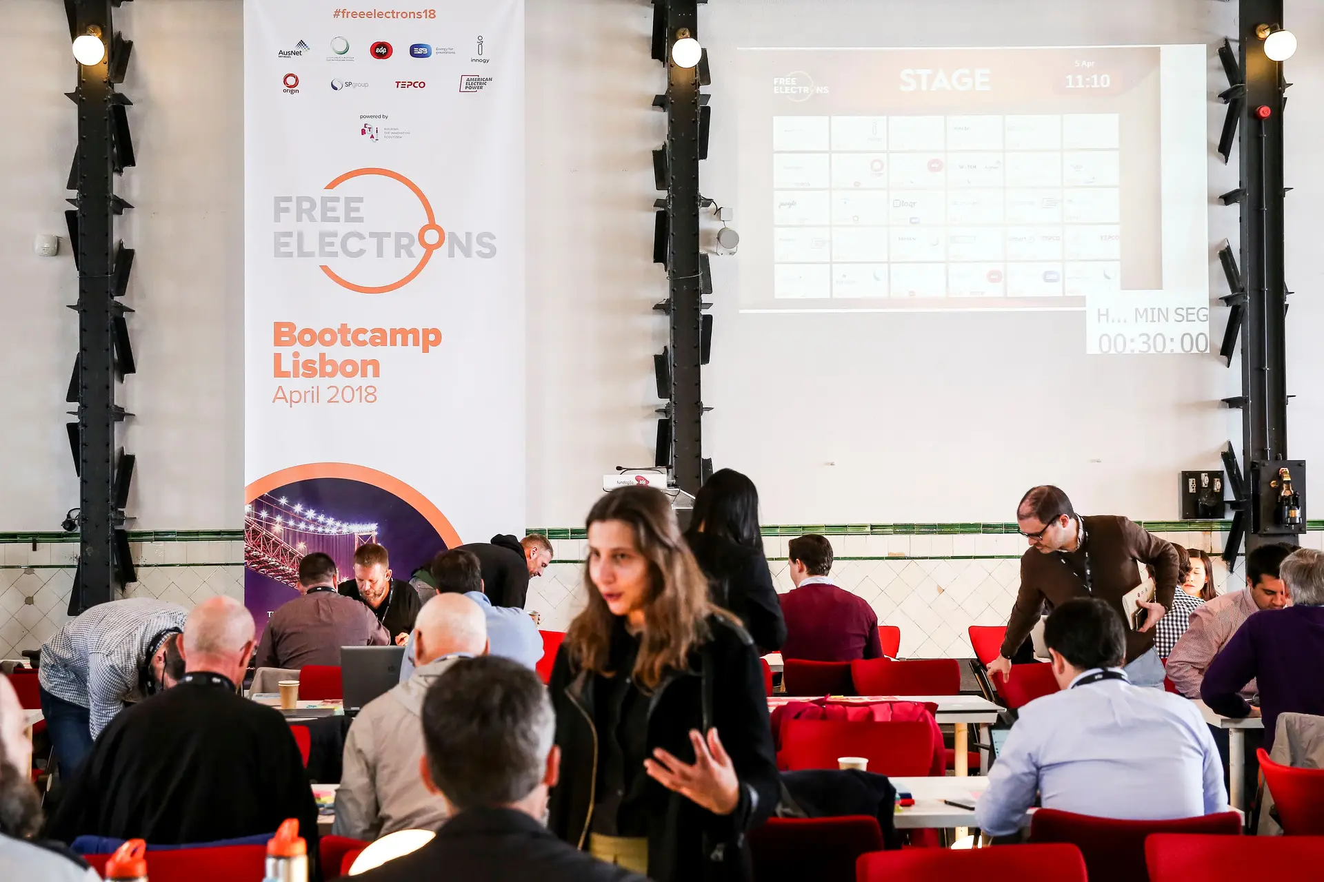 Na fase de speed dating do Free Electrons, as startups têm 30 minutos para estarem com cada empresa