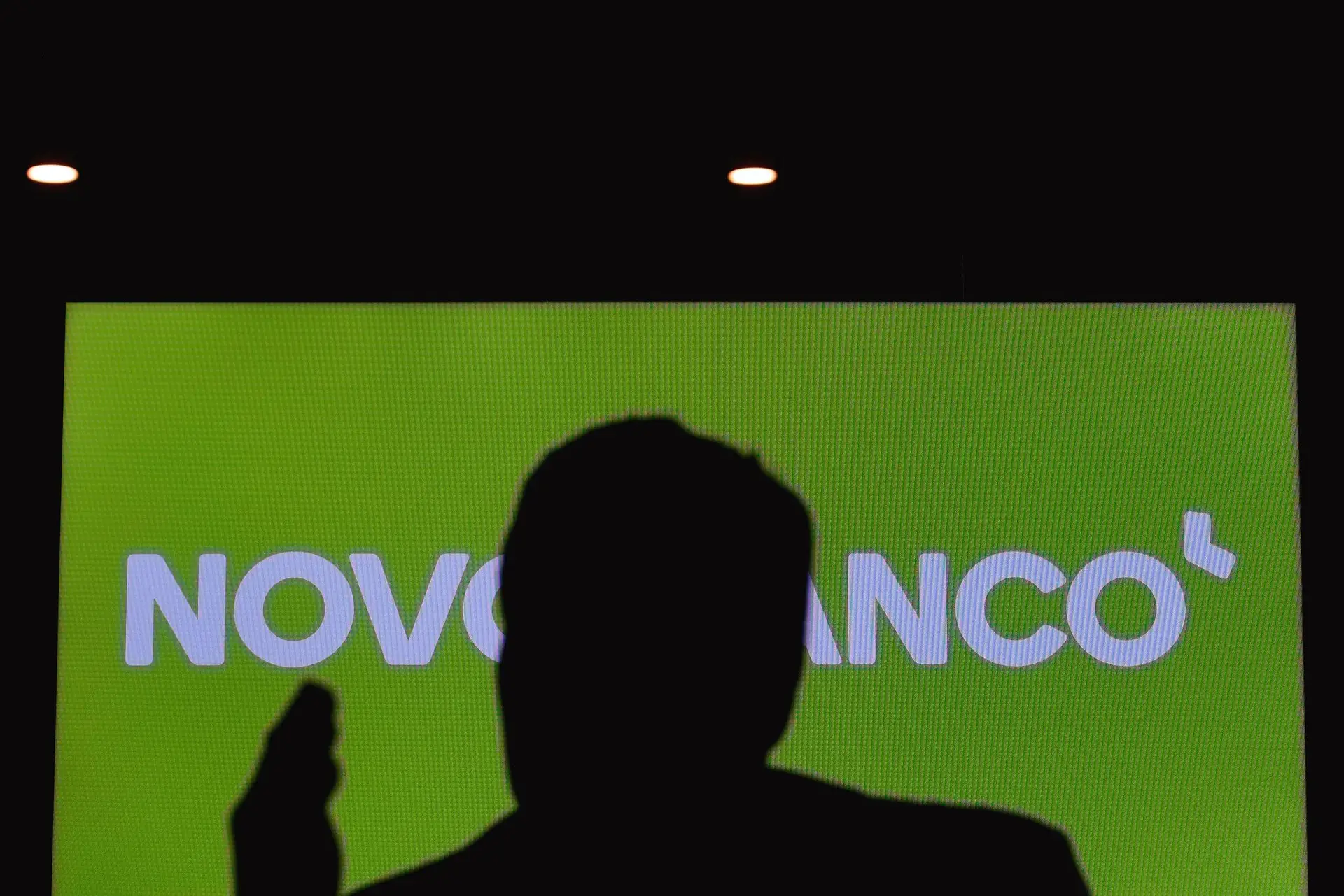 Prémios de €2 milhões? “Presidente do Novo Banco recebe 50% dos presidentes de outros bancos” (e a seguir divulgou os recibos)
