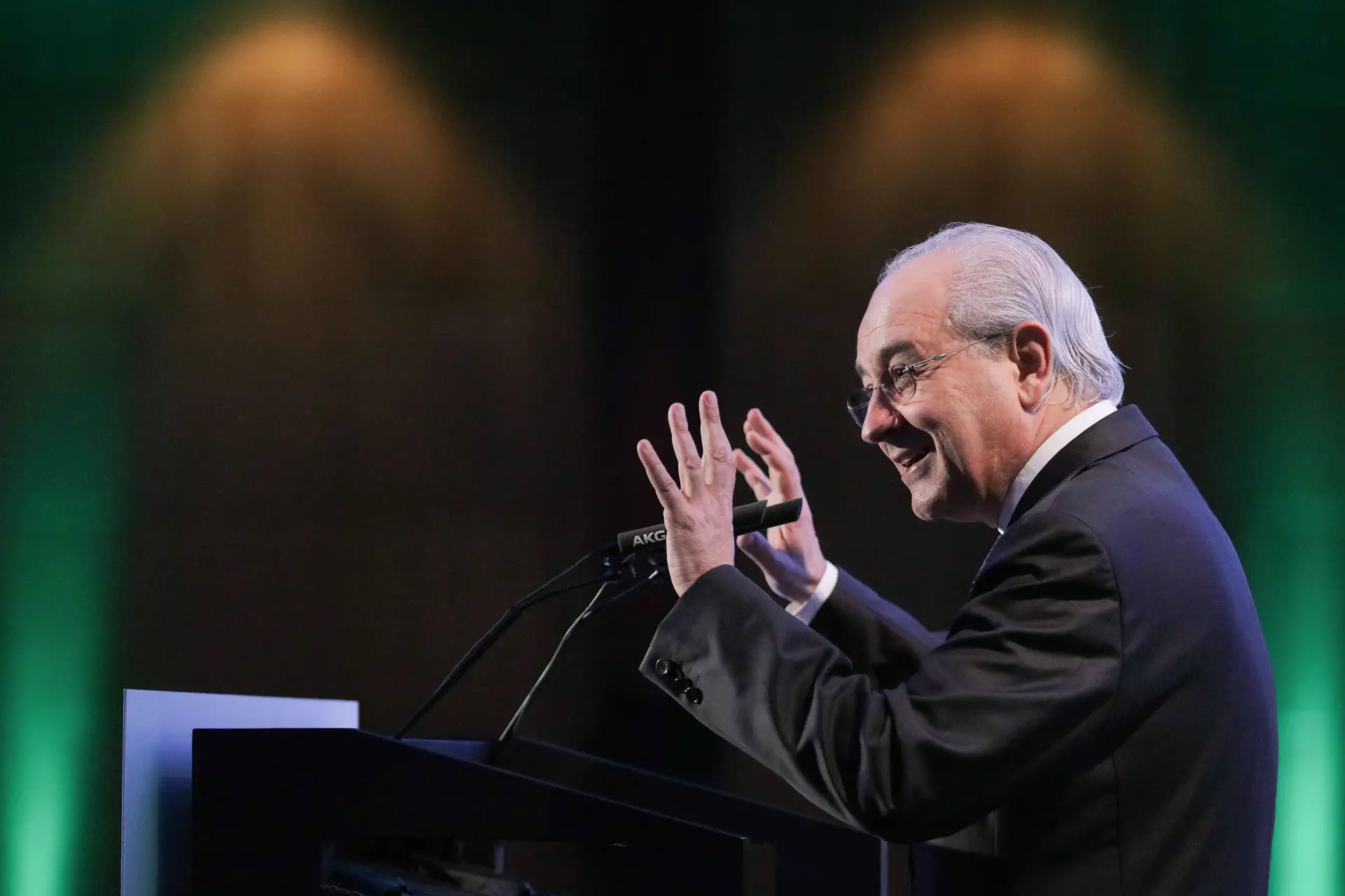 Rio considera reprovável comportamento de adeptos do Sporting mas pede distância do poder político