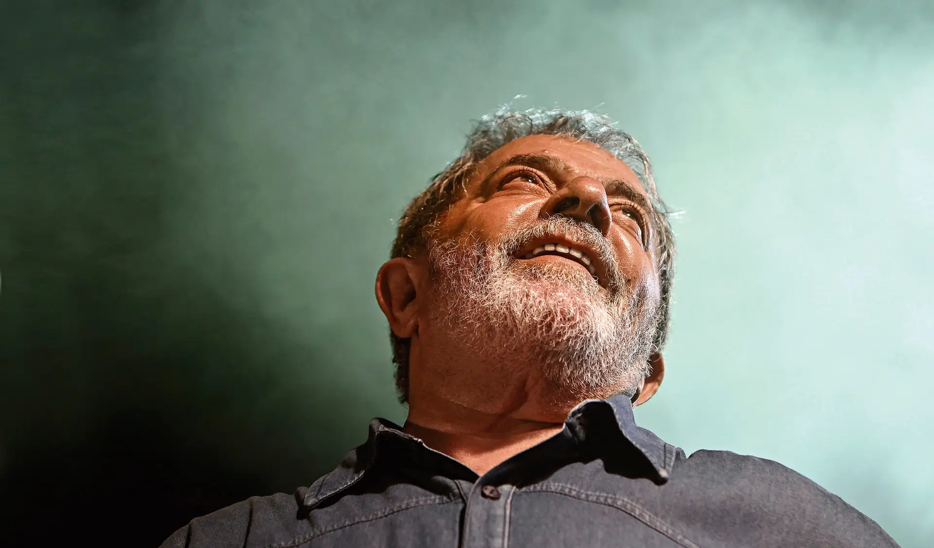 Mesmo preso, Lula mantém-se favorito para as Presidenciais de outubro