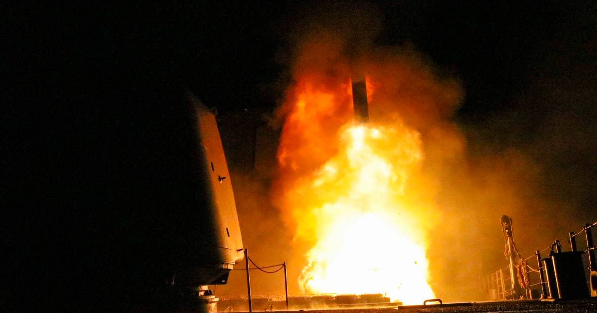 Trump ameaça enviar mísseis Tomahawk para a Ucrânia, mas antes fala com Putin ao telefone. Amanhã, reúne-se com Zelensky