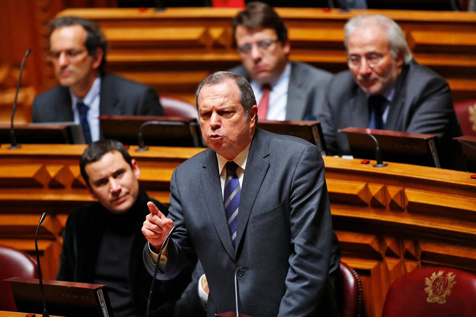 Carlos César garante que cumpriu a lei. Mas a eurodeputada Ana Gomes considera a situação “imoral” e diz que o esclarecimento de Carlos César “não esclareceu nada” 