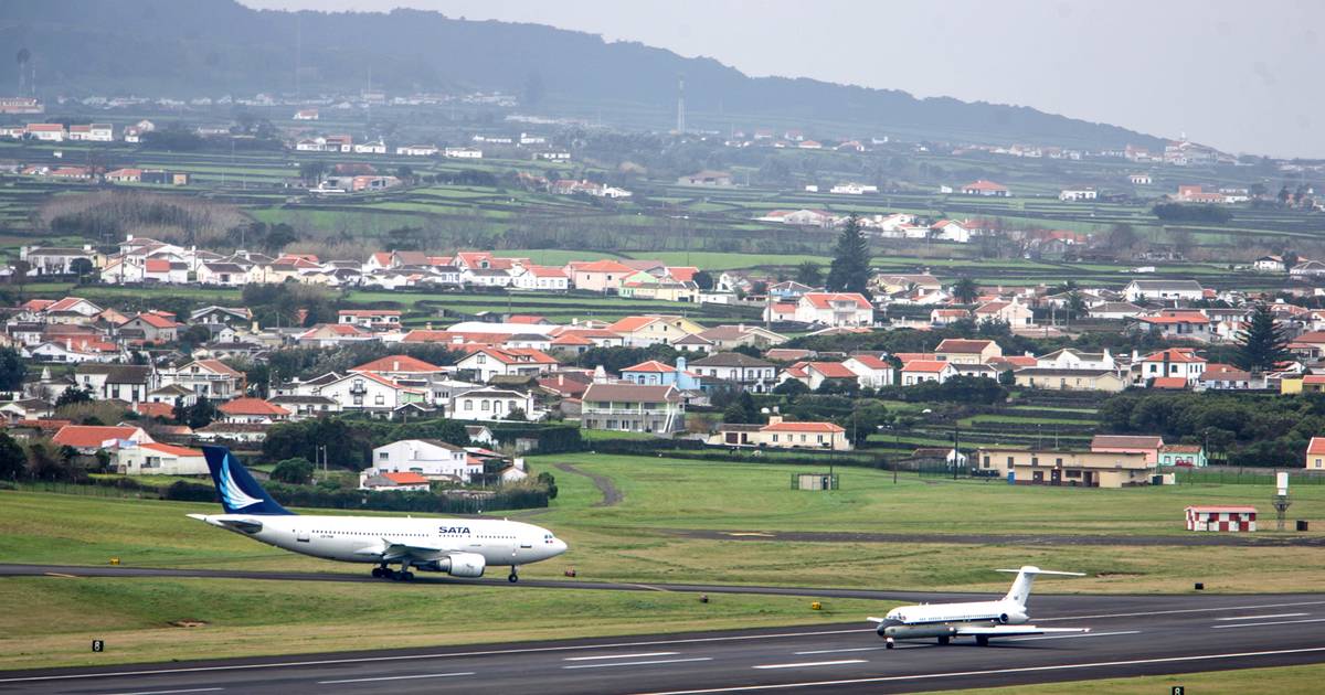 Avião da TAP que saiu de Lisboa às 09:20 ainda não conseguiu aterrar na Terceira