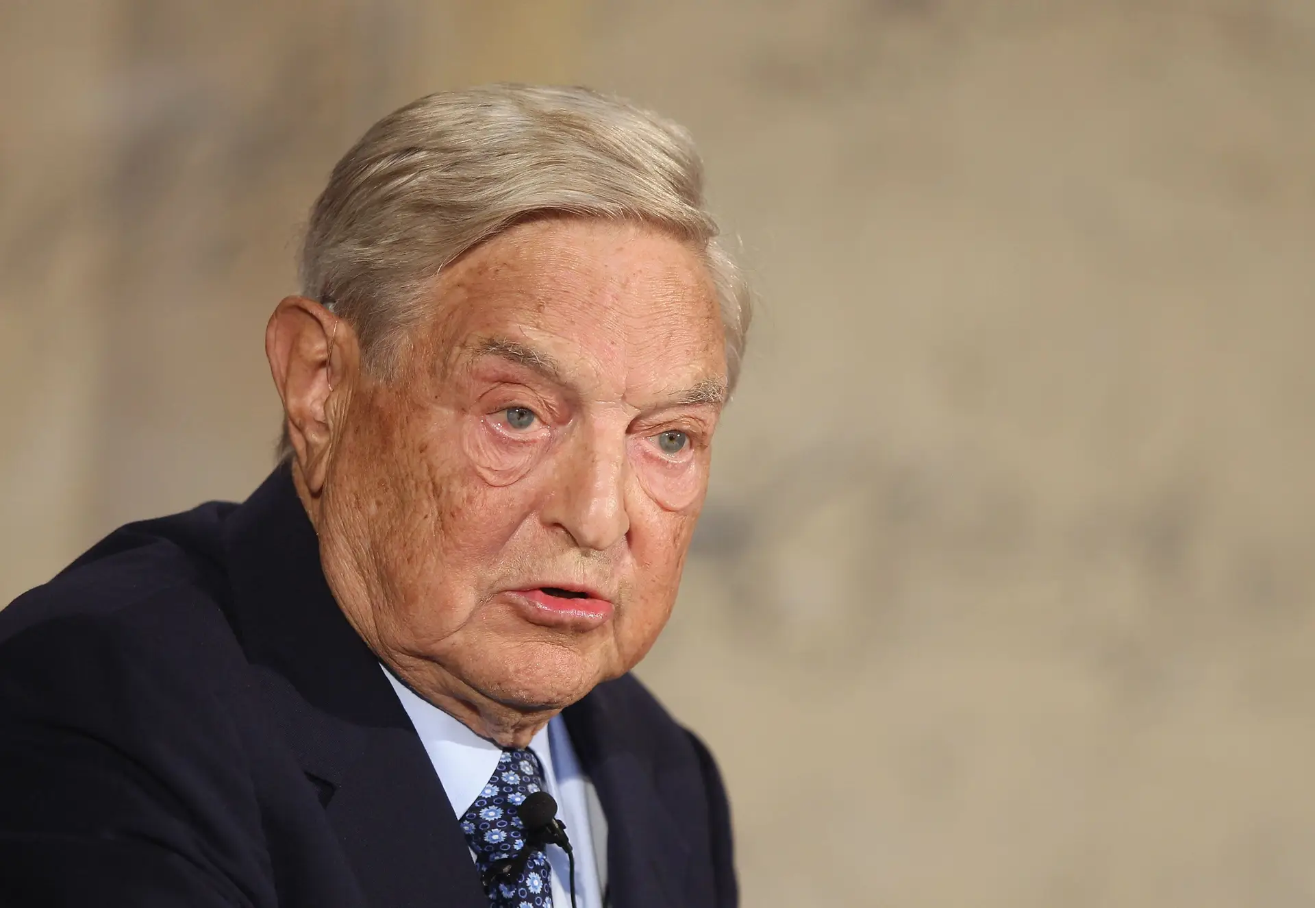 George Soros vende ações da Tesla e torna-se o novo inimigo de Elon Musk
