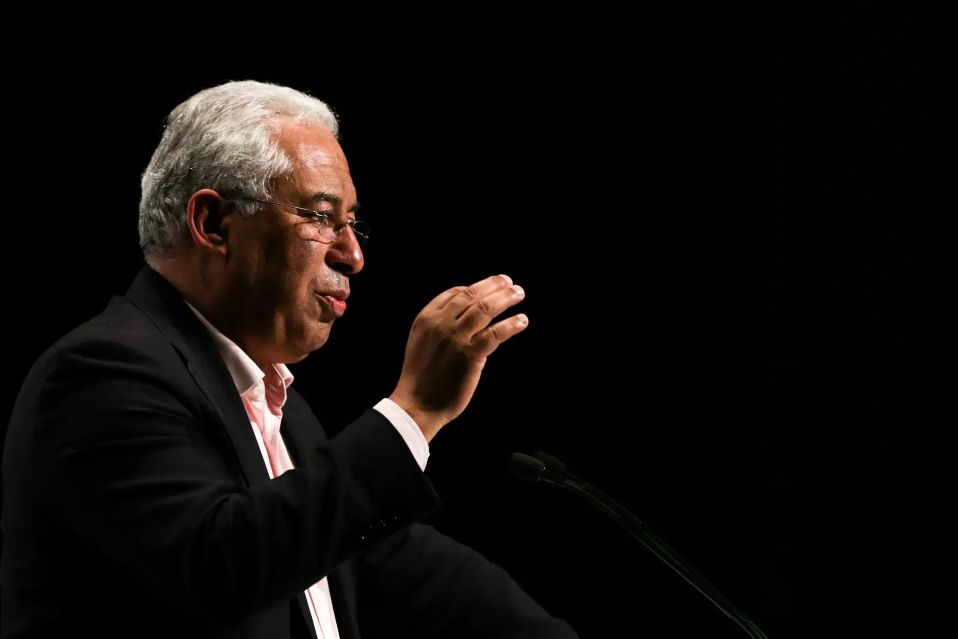 Morte de António Arnaut. Costa decreta luto partidário e bandeira socialista a meia haste