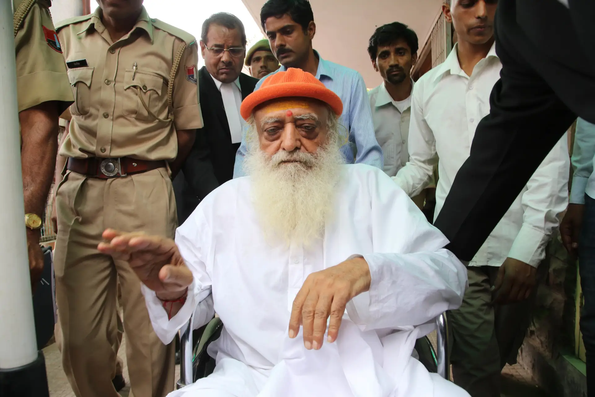Guru espiritual indiano considerado culpado de violação