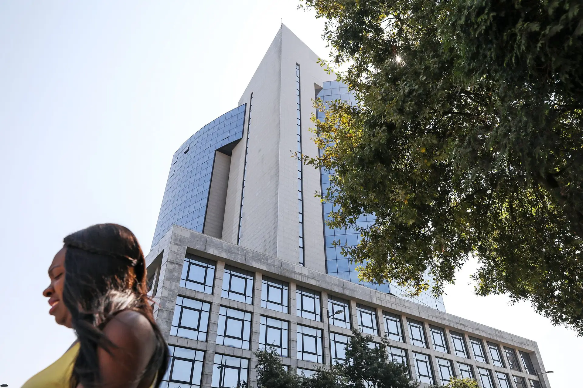 Saem duas mulheres e entram dois homens, 12 elementos em vez de 11: Banco de Portugal dá luz verde a nova gestão do Banco de Fomento