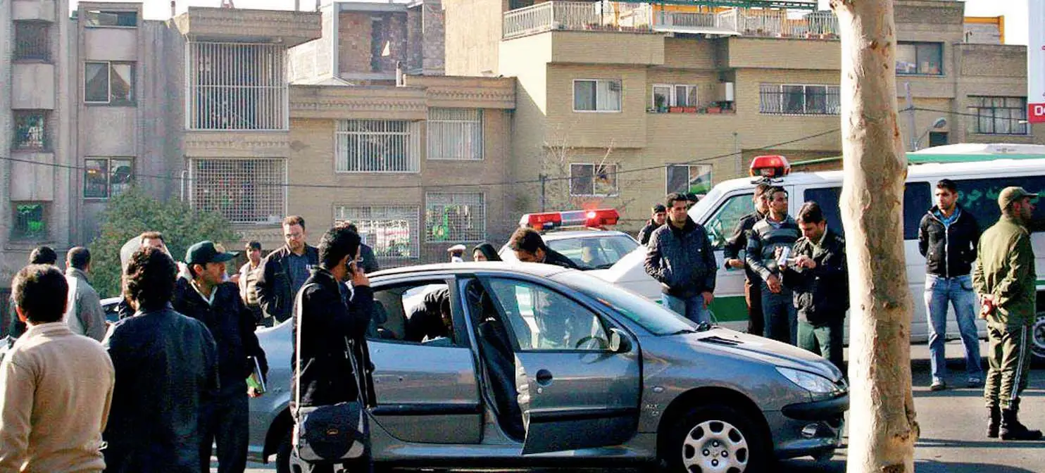 Atentado de 29 de novembro de 2010: a viatura de Fridon Abasi logo após o atentado à bomba da Mossad