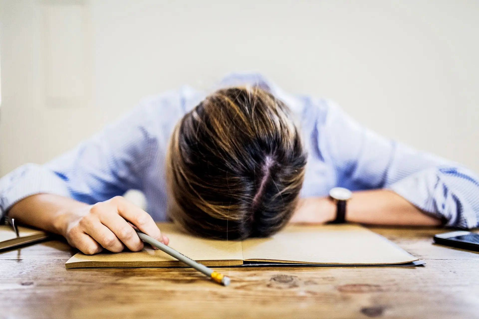 Intervenção na saúde mental e 'burnout' nas empresas é prioritária, aponta estudo