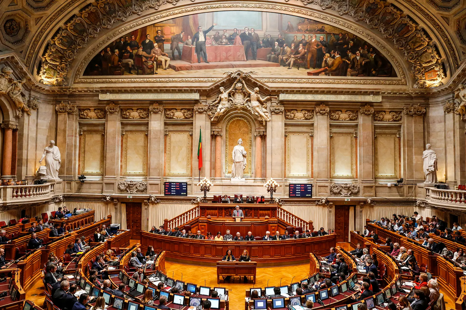 Descodificador: Parlamento aprova divulgação da lista de devedores dos bancos