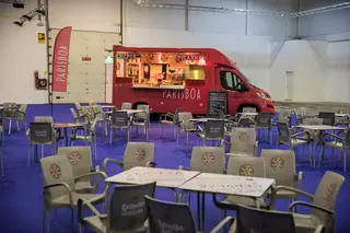 Crónica de 12 gins tónicos num congresso vazio