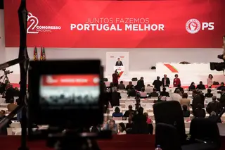 Volver à esquerda, virar ao centro, “isto é ser socialista”