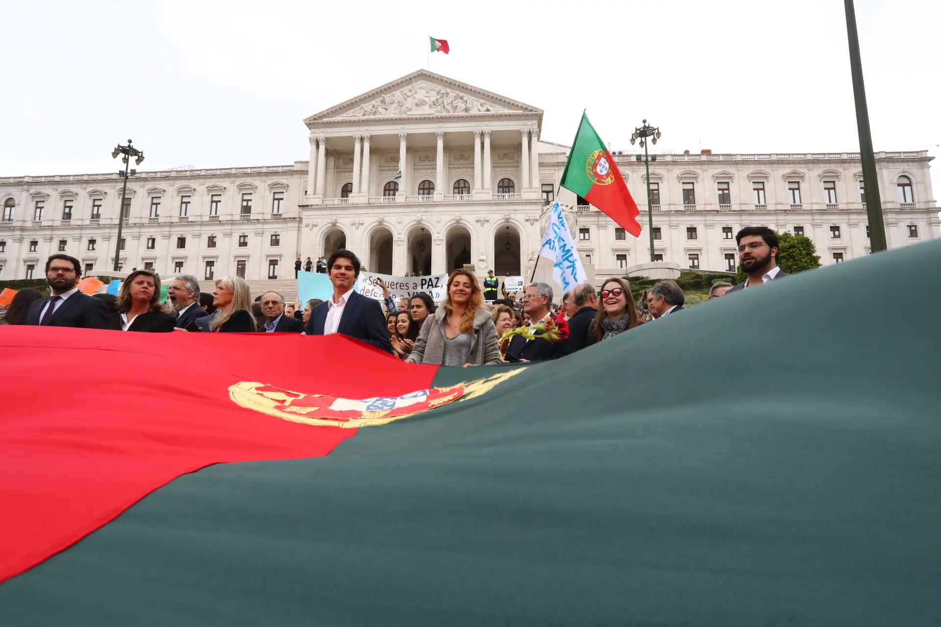 Costa pressionado a incluir eutanásia no programa eleitoral