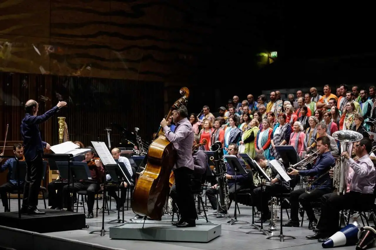 O Remix Ensemble com o Coro Comunitário