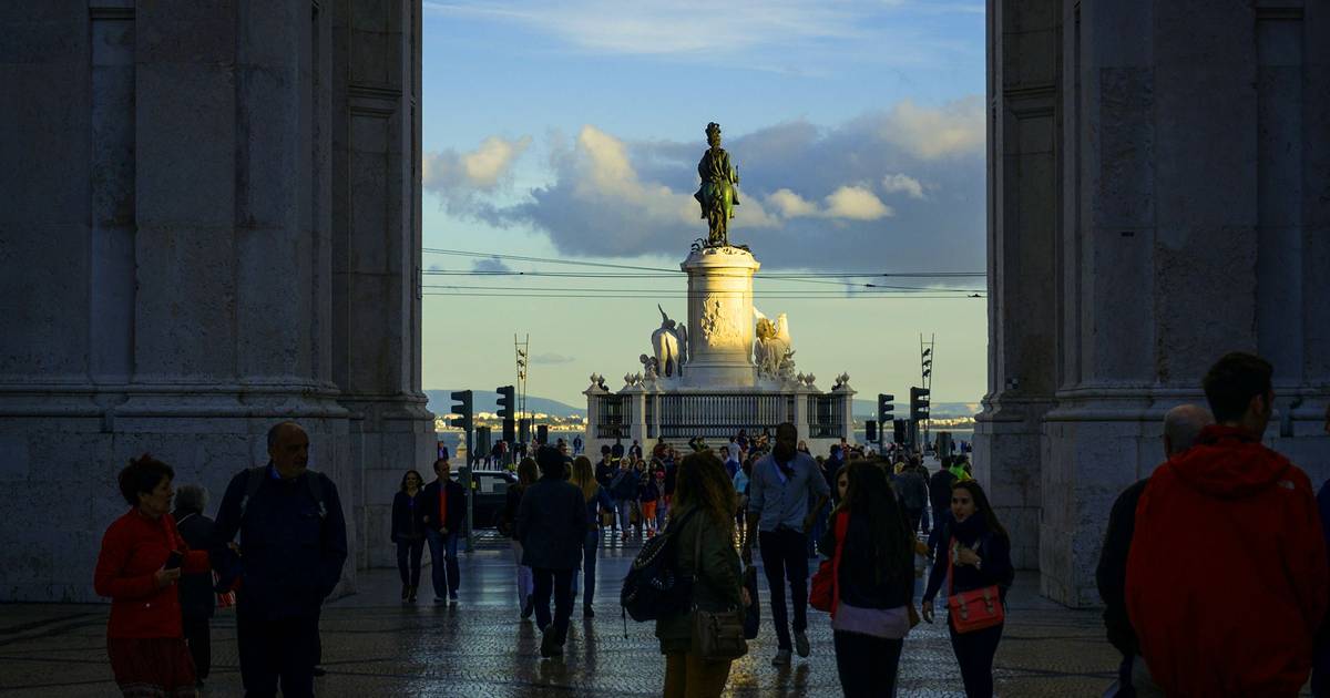 Católica estima que economia tenha crescido 1,4% no primeiro trimestre mas alerta para 