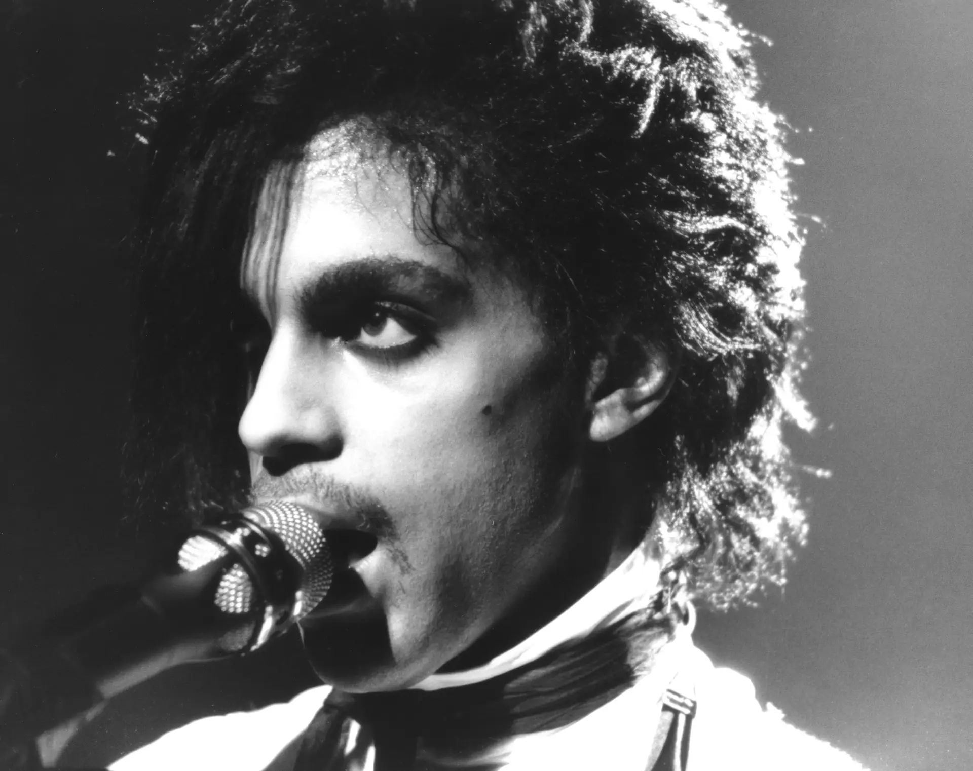 Prince, o nome artístico de Prince Rogers Nelson, morreu aos 57 anos e os seus familiares e amigos não acreditam que soubesse que estava a tomar medicamentos que continham fentanyl