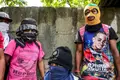 “El cocinero”, “Belce” e “Esmeralda”, três “jóvenes de abril” que trocaram os livros pela luta contra o regime de um país a desfazer-se