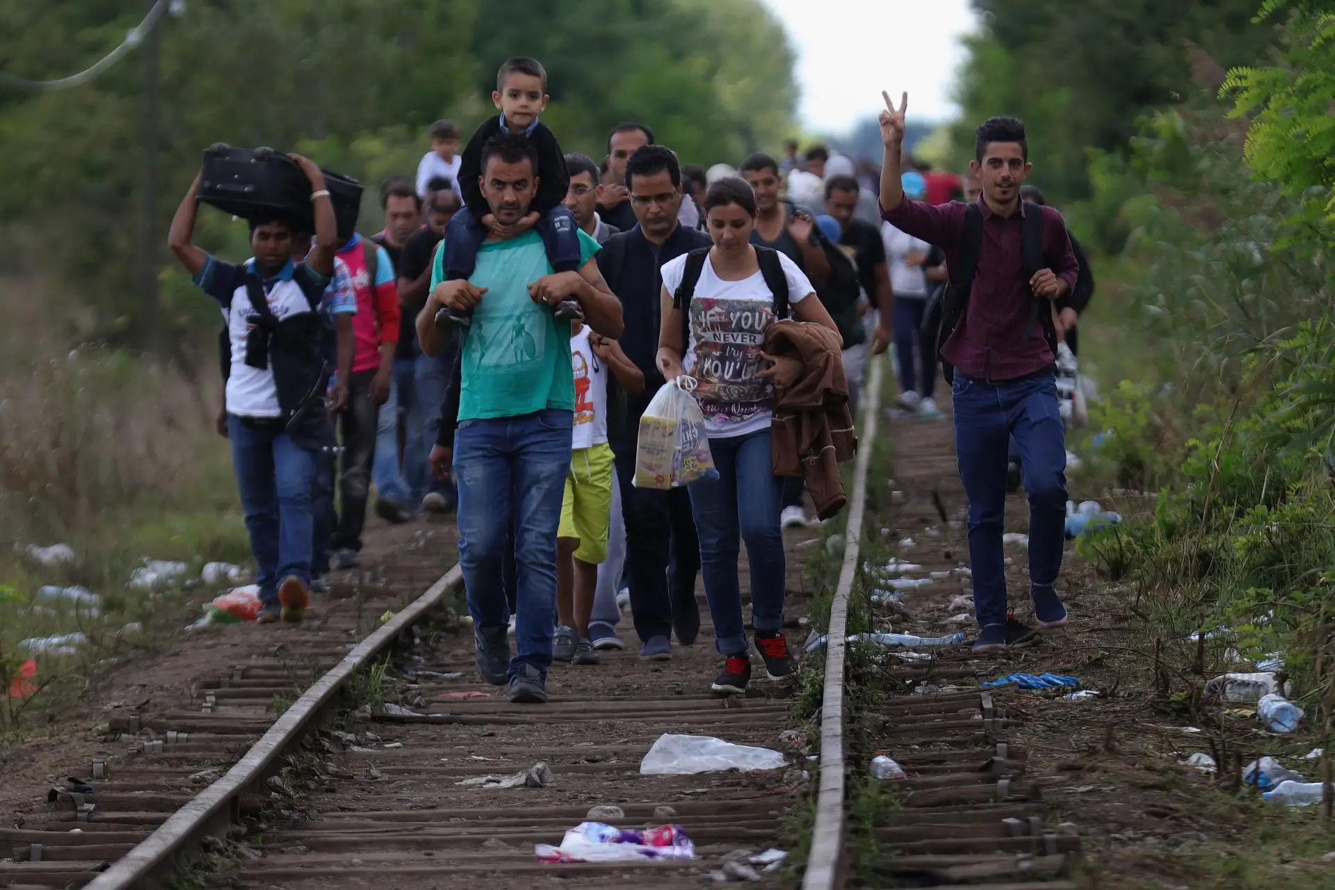 Alemanha, Áustria e Itália vão discutir formas de fechar a rota do Mediterrâneo aos migrantes