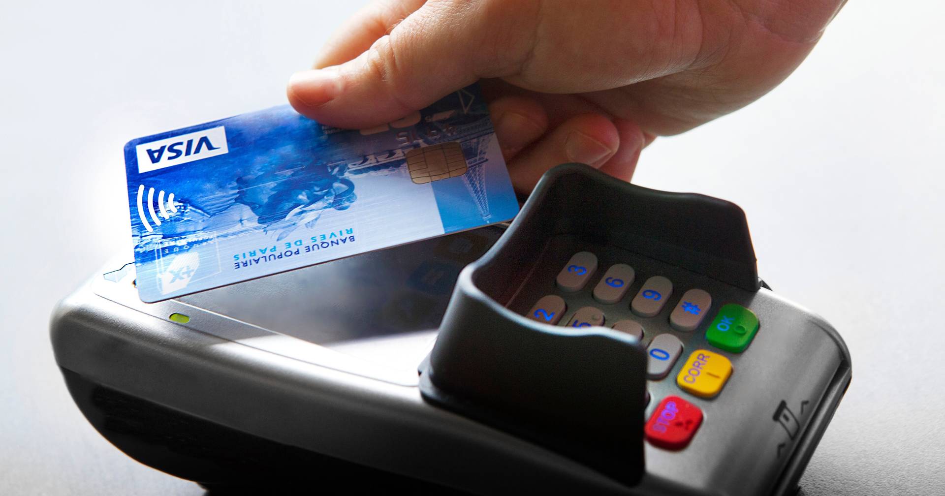 Portugueses continuam a usar mais os cartões, mas pagamentos por ...