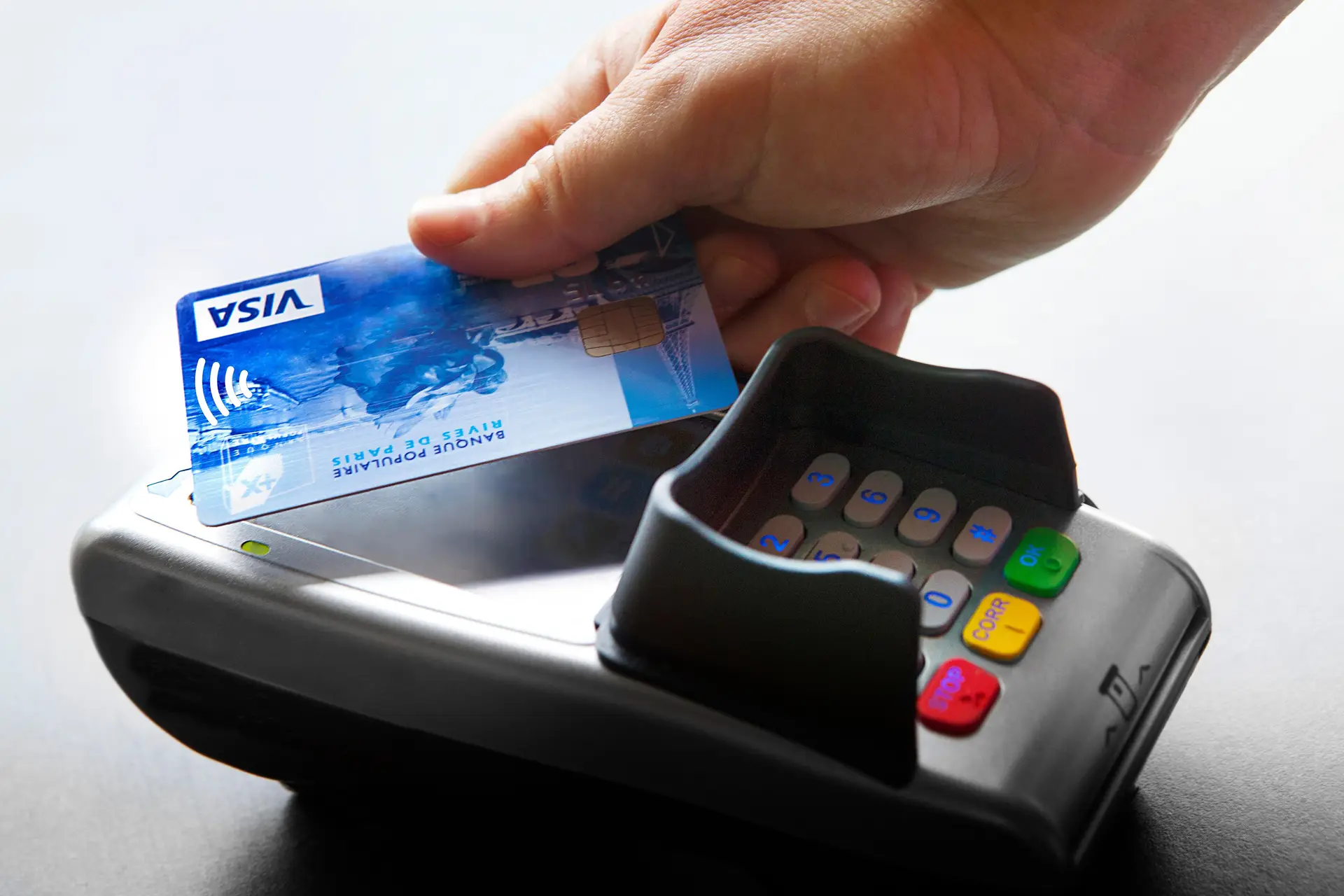 53% dos pagamentos em 2023 foram com cartão 'contactless'