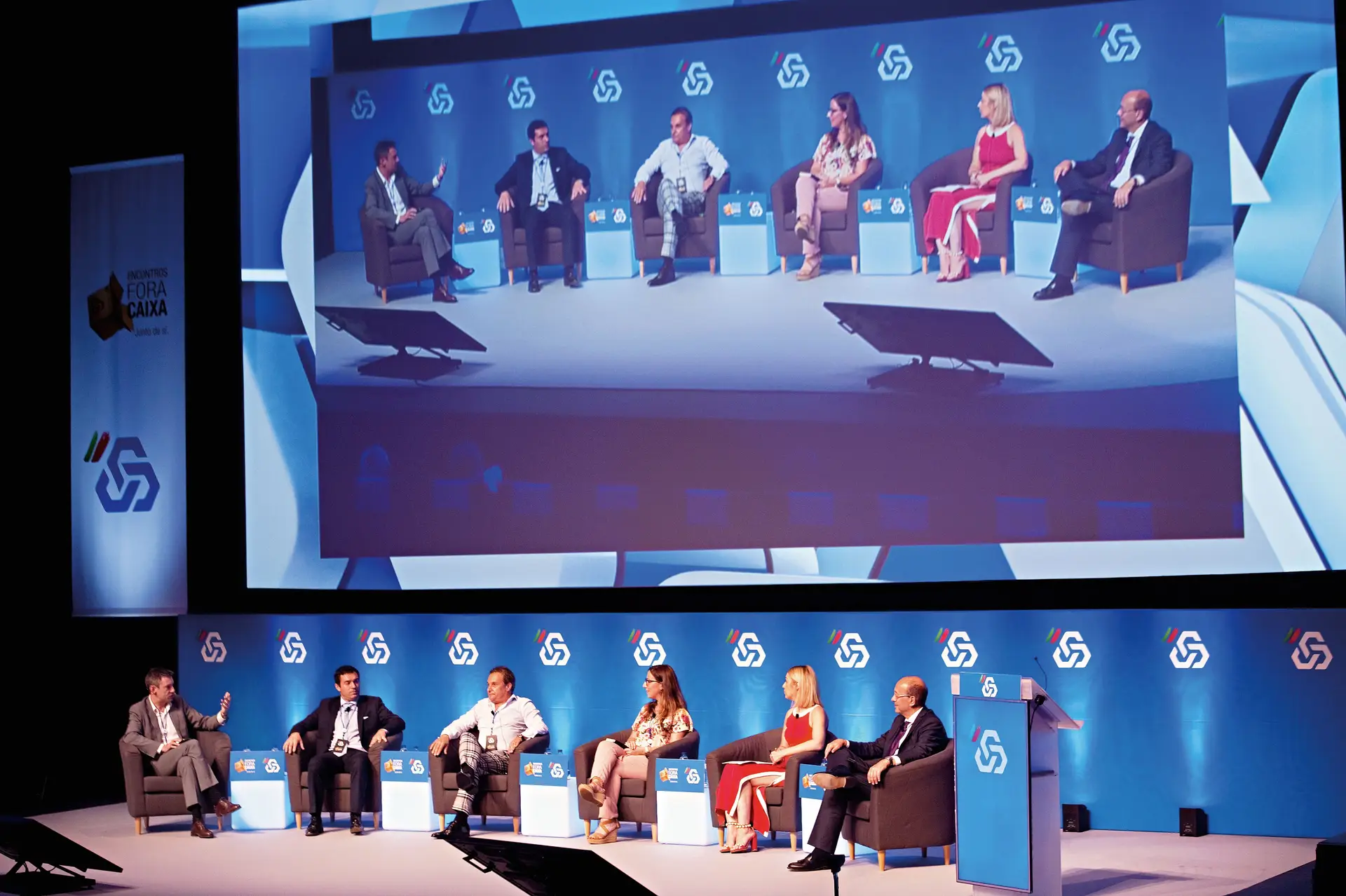Anselmo Crespo  (TSF, à esq.) moderou um debate sobre os desafios da economia transmontana que contou com Jorge Moreira, José Amaral, Alexandrina Fernandes, Isabel Ferreira e Francisco Cary 
