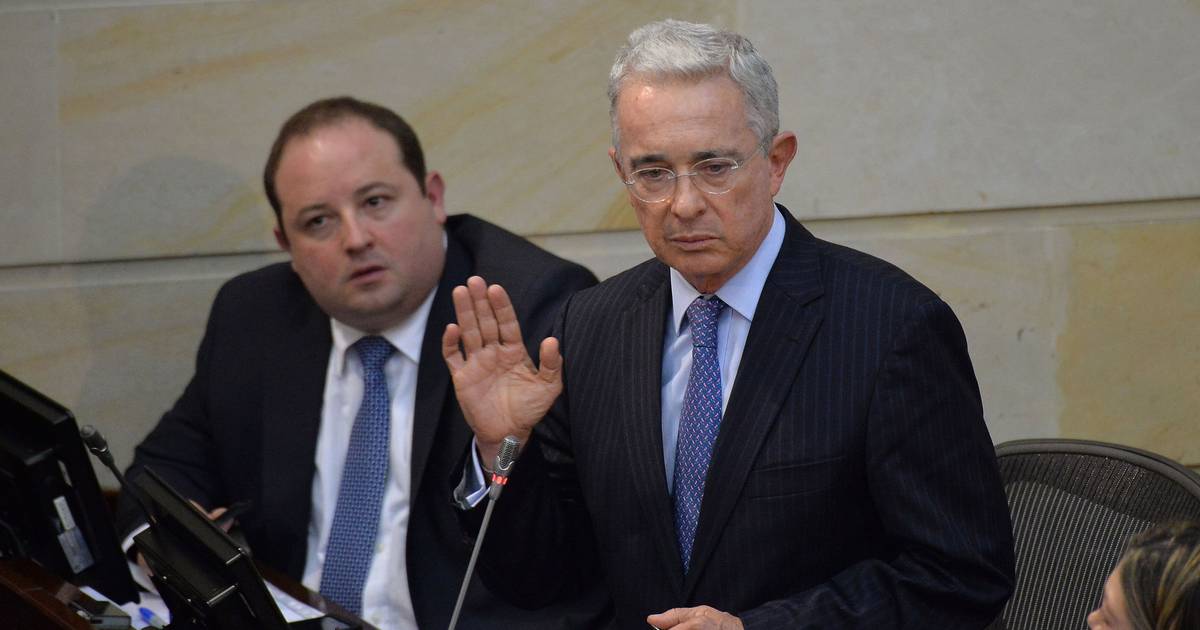 20 dias depois de entrar em prisão domiciliária, Tribunal Superior da Colômbia ordena a libertação do ex-presidente Álvaro Uribe