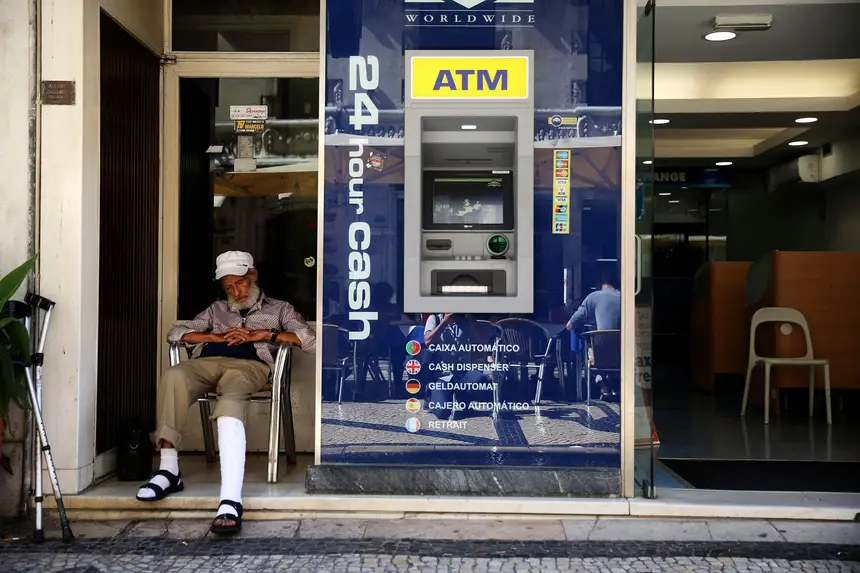 Expresso | Saiba como evitar o pagamento de comissões nos ATM