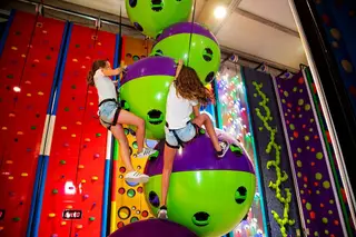 Os preços variam com as atividades que se pretende fazer, tendo como base €12 por hora 