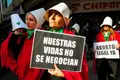 Legalização do aborto fratura argentinos e afasta Papa do Presidente
