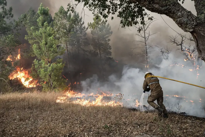 Expresso | Incêndio em Monchique. Situação é "muito ...