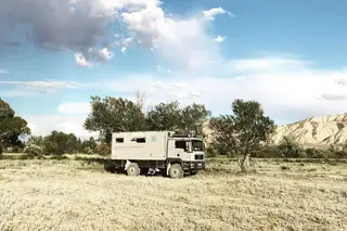 “Se tiveres a oportunidade, explora o mundo, vive os teus sonhos”. O que contam os amigos de Jay e Lauren, que foram mortos ao 369º dia