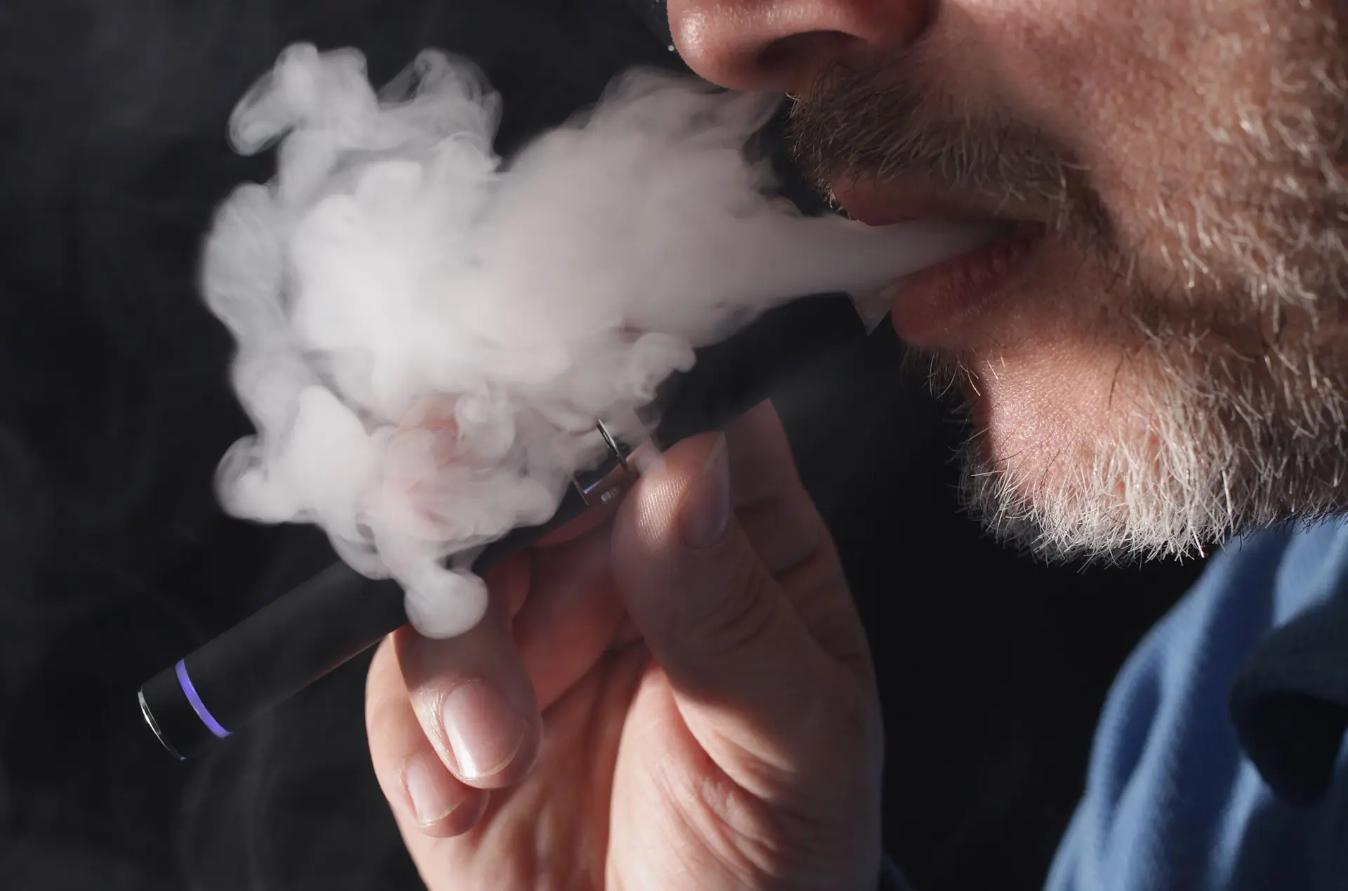 Associação Médica dos EUA requer proibição dos cigarros eletrónicos