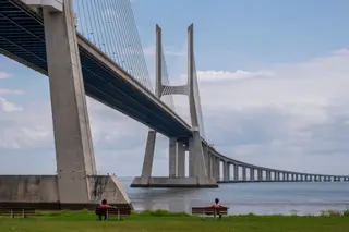 Governo pondera criar corredor para transportes públicos na Ponte Vasco da Gama