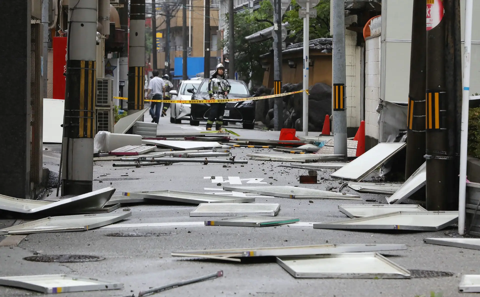 Expresso Japao Pelo Menos Seis Mortos E Dezenas De Feridos No Pior Tufao Dos Ultimos 25 Anos