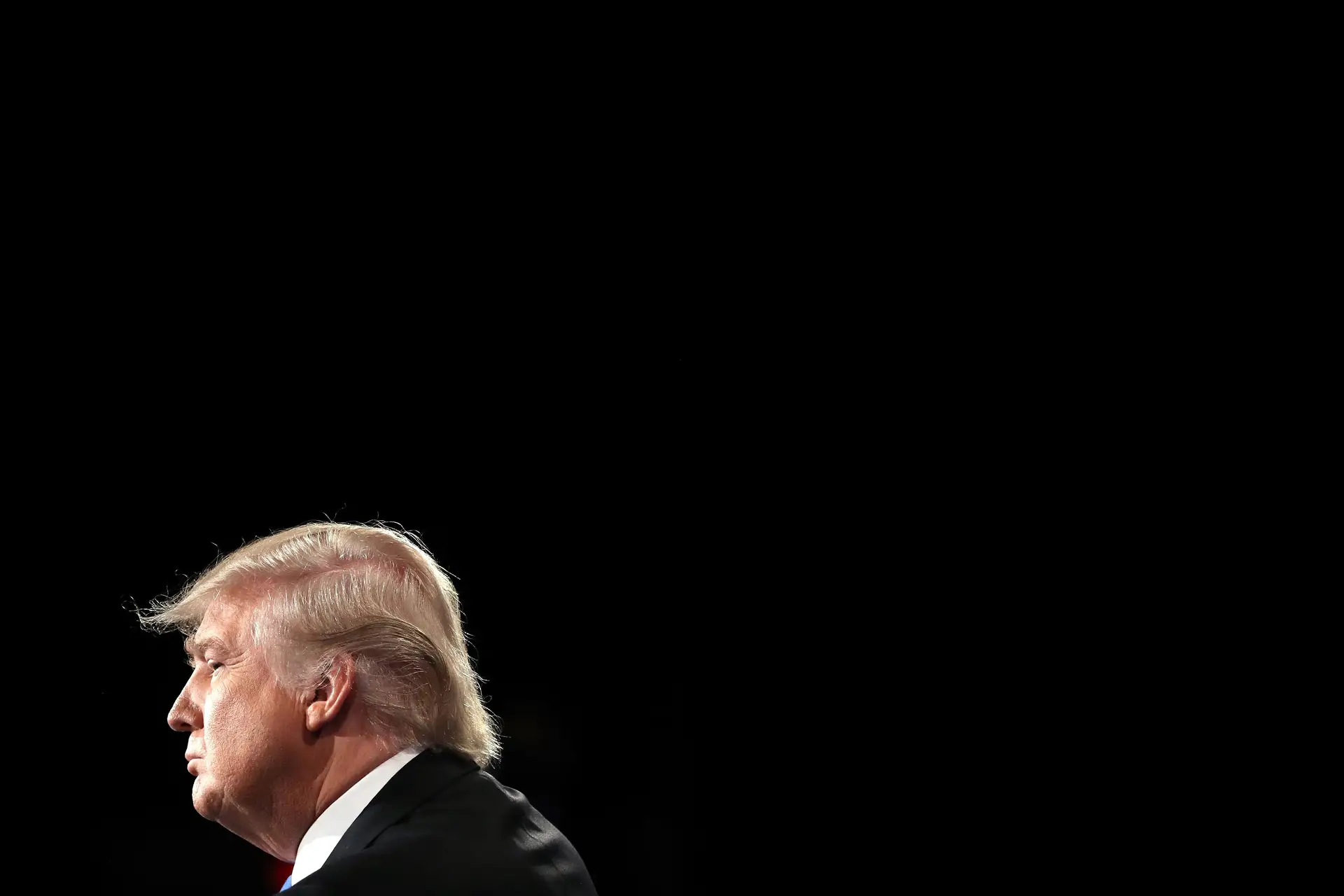 A primeira entrevista de Trump: ameaça sair da NATO, quer expulsar famílias de imigrantes e avisa Ucrânia para não esperar apoio