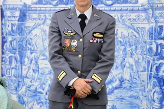 A primeira mulher porta-voz do Exército assumiu hoje o cargo