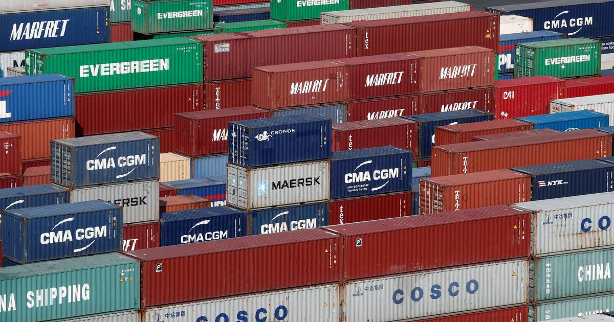 From roses to pão de queijo: customs are faster, but new IT system caused chaos