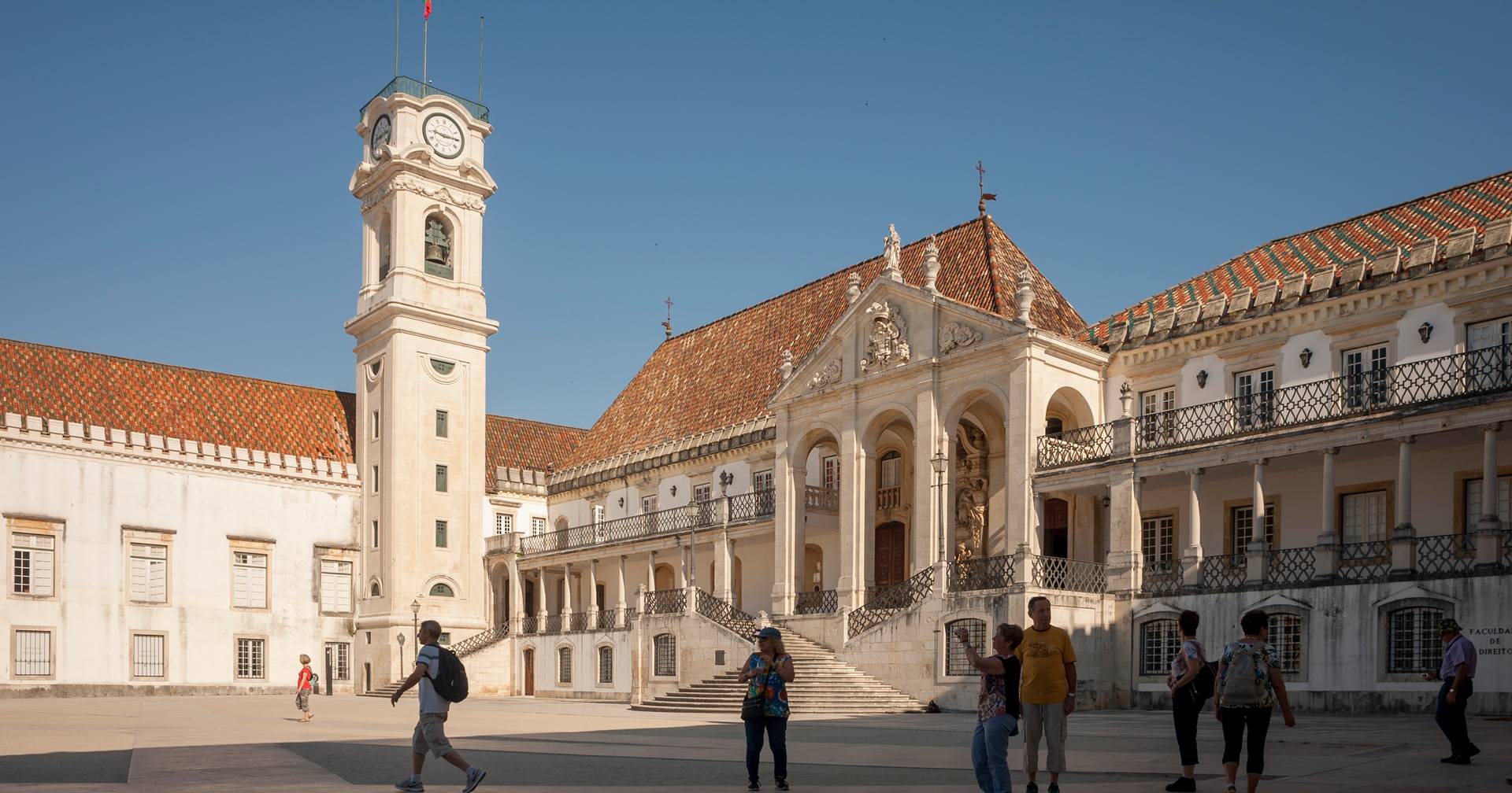La Universidad de Coimbra despide al director del Centro de Estudios Rusos por haber defendido la invasión en Ucrania