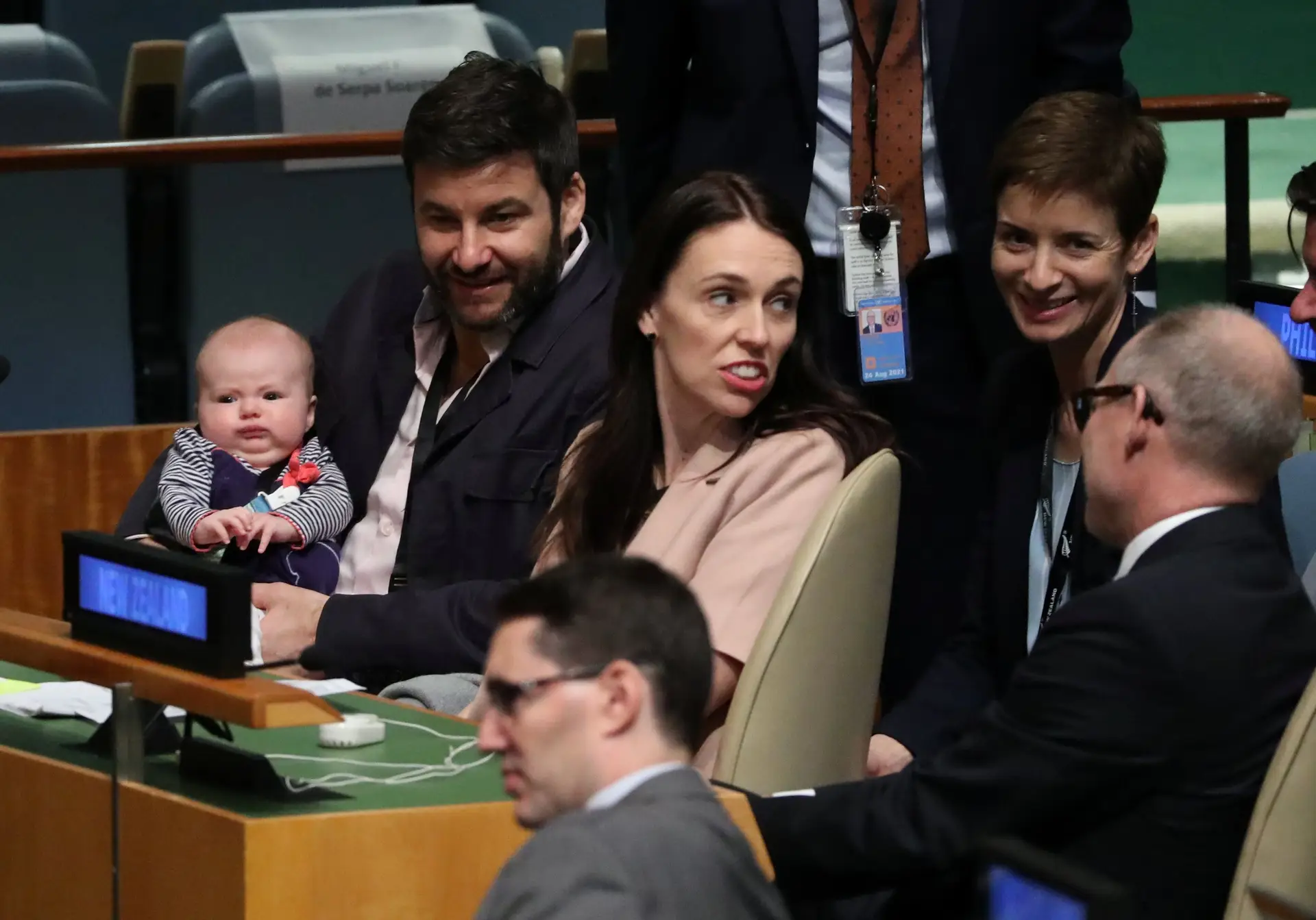 Primeira-ministra neozelandesa leva filha de 3 meses à cimeira da ONU