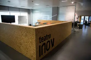 Teatro Inov é o nome dado ao pequeno auditório transformável, cujos assentos podem ser dispostos de diferentes formas