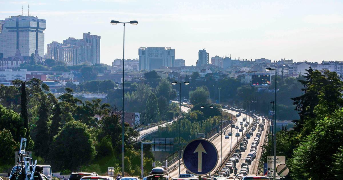 Obras no Viaduto Duarte Pacheco em Lisboa vão condicionar trânsito no verão