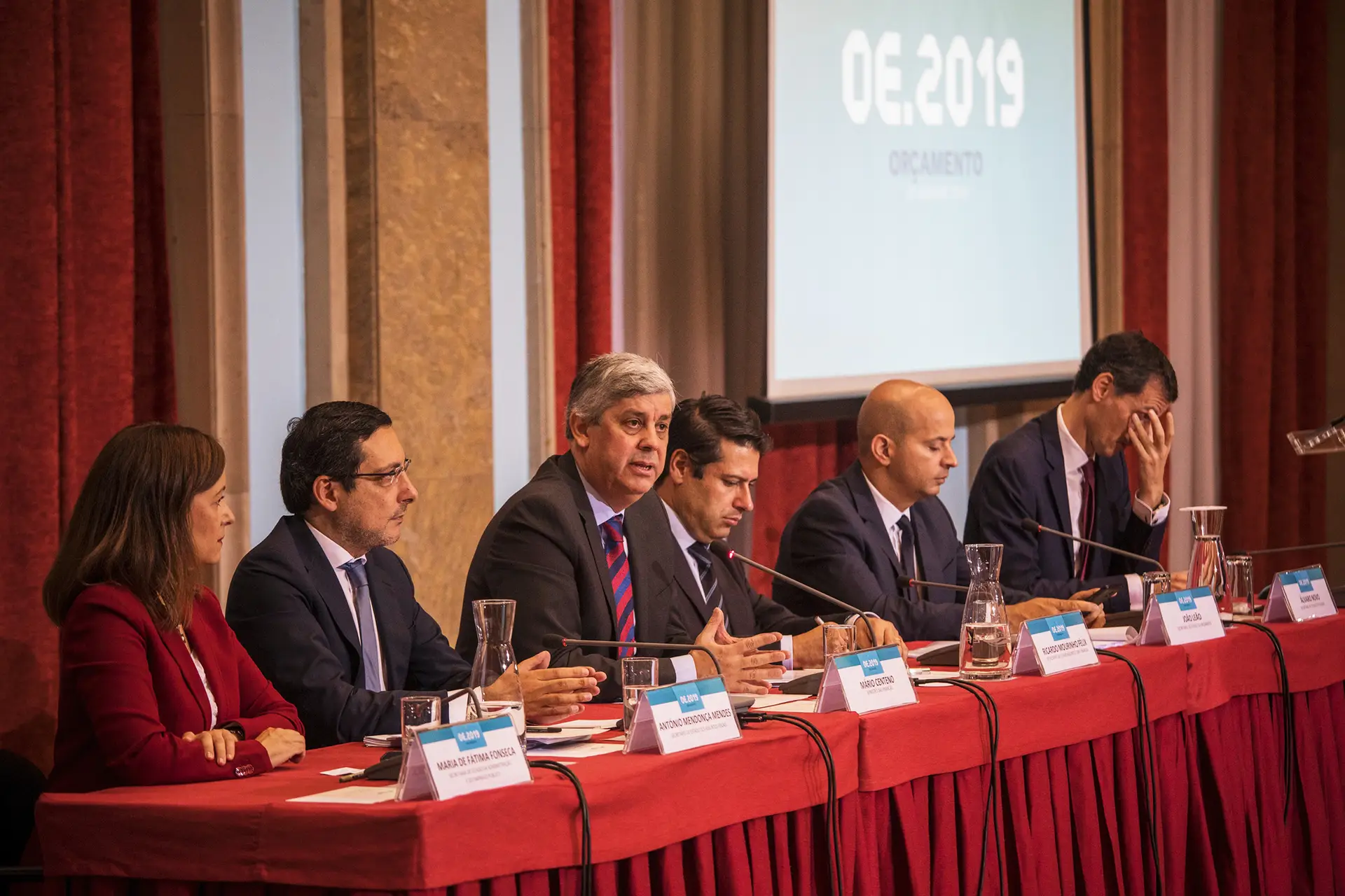 A meta para 2019 (um défice de 0,2%, o mais baixo de sempre da democracia portuguesa) chegará para bater um novo recorde na frente interna, mas não convence a Comissão Europeia