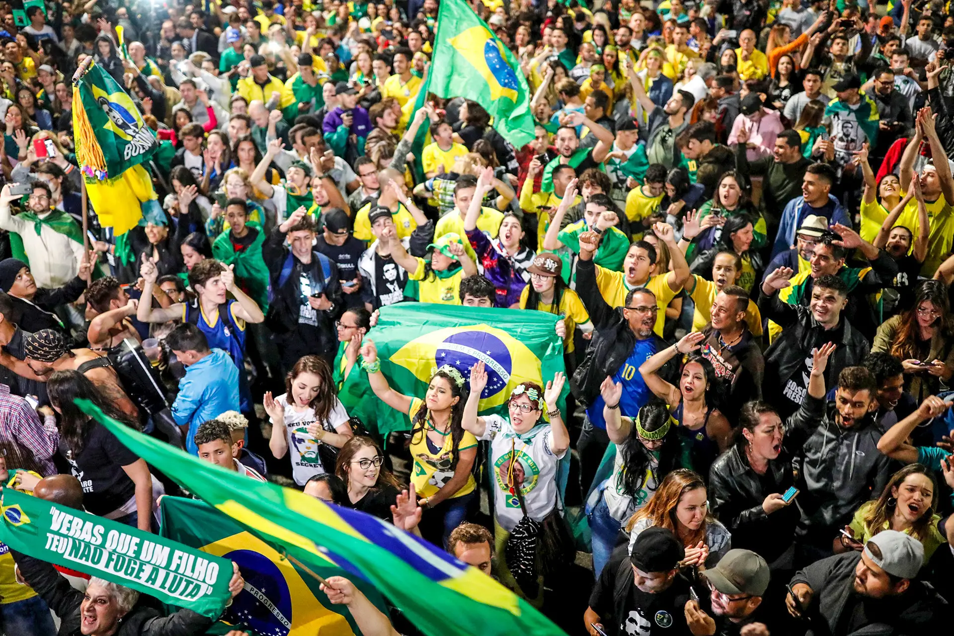 Meu coração é verde, amarelo e branco (azul marinho)