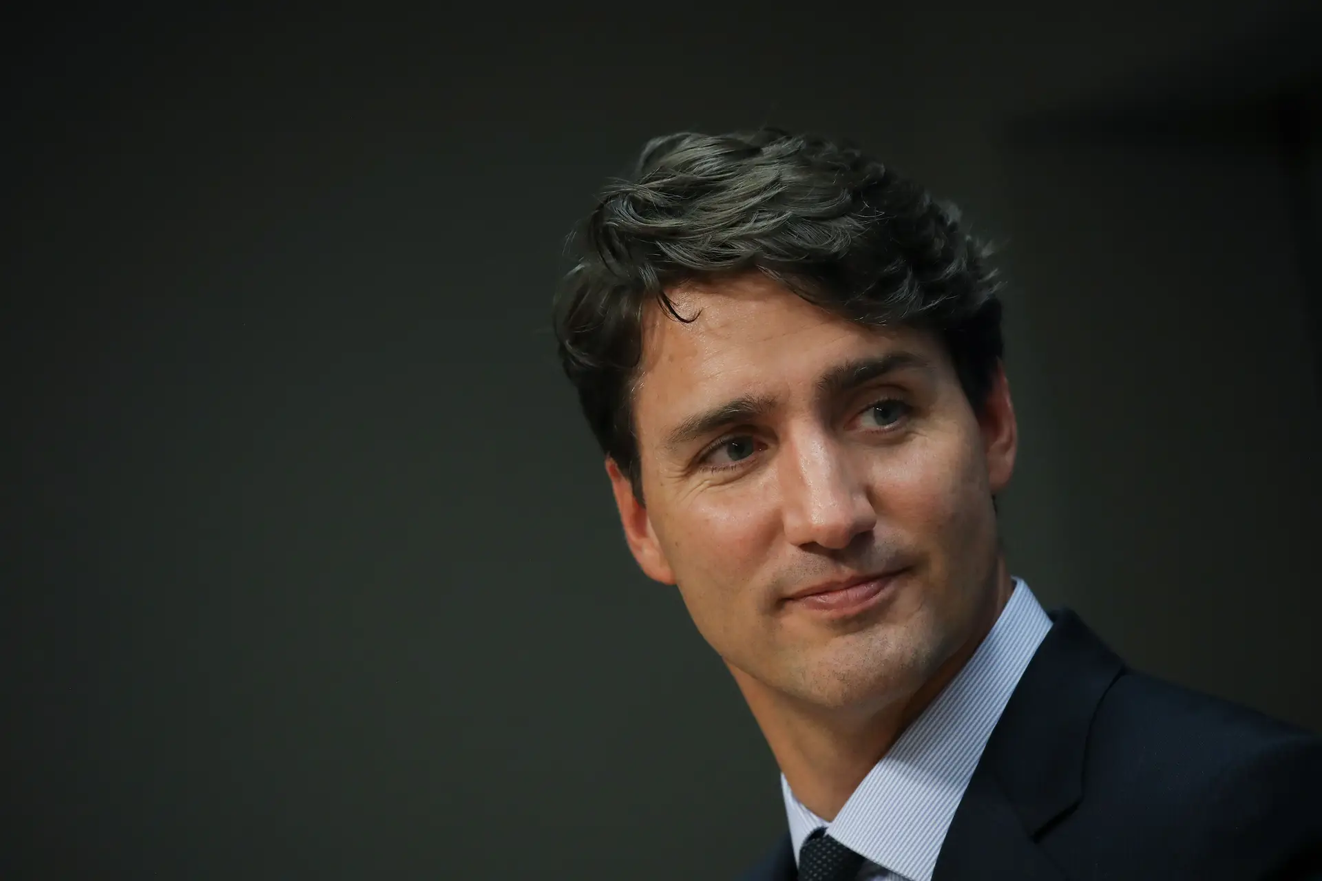 Canadianos votam esta segunda-feira em eleição nacional de final imprevisível