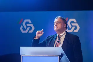 Governo dá luz verde à negociação com candidatos à compra do banco da CGD no Brasil