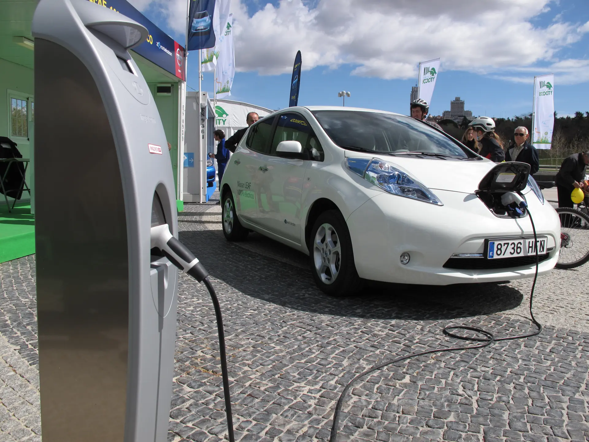 Carros elétricos compensam face à gasolina e gasóleo. Custam menos €44 a €599/mês em Portugal
