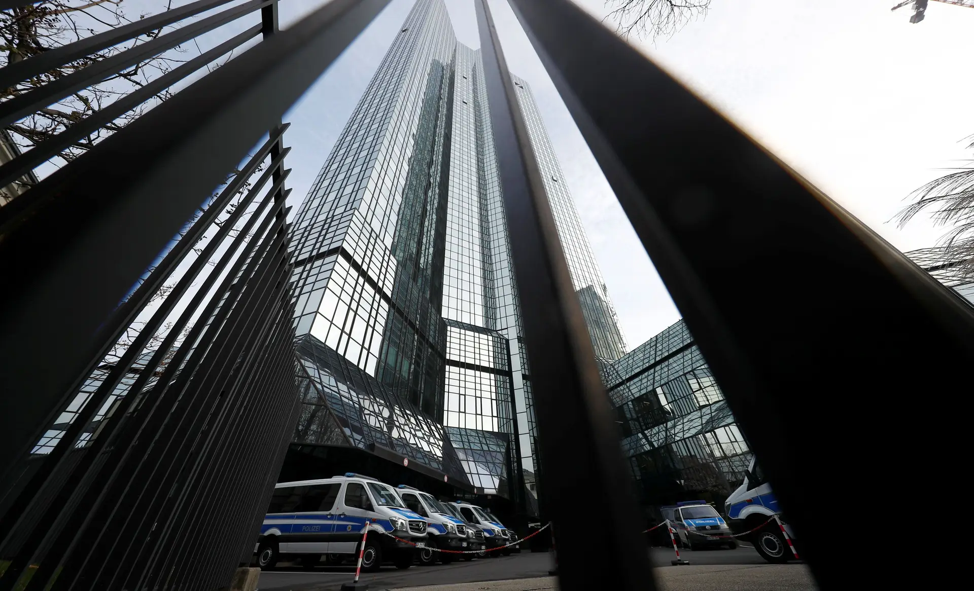 Deutsche Bank alvo de buscas na Alemanha por suspeita de lavagem de dinheiro no âmbito dos Panama Papers