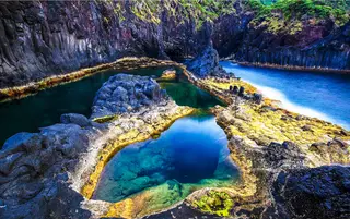 As mais de 70 fajãs constituem um património natural único da ilha de São Jorge